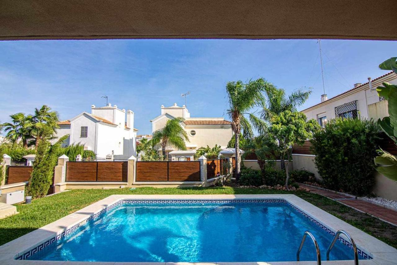 Modern Beach Villa With Parking And Private Pool Torremolinos Esterno foto